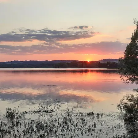 Holiday home Au Bord Du Avec Terrasse, Ideal Pour La Famille - Fr-1-611a-17 Villegusien-le-Lac