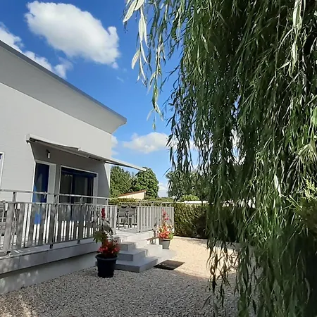 Semesterbostad Au Bord Du Avec Terrasse, Ideal Pour La Famille - Fr-1-611a-17 Villegusien-le-Lac