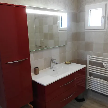 Au Bord Du Avec Terrasse, Ideal Pour La Famille - Fr-1-611a-17 *